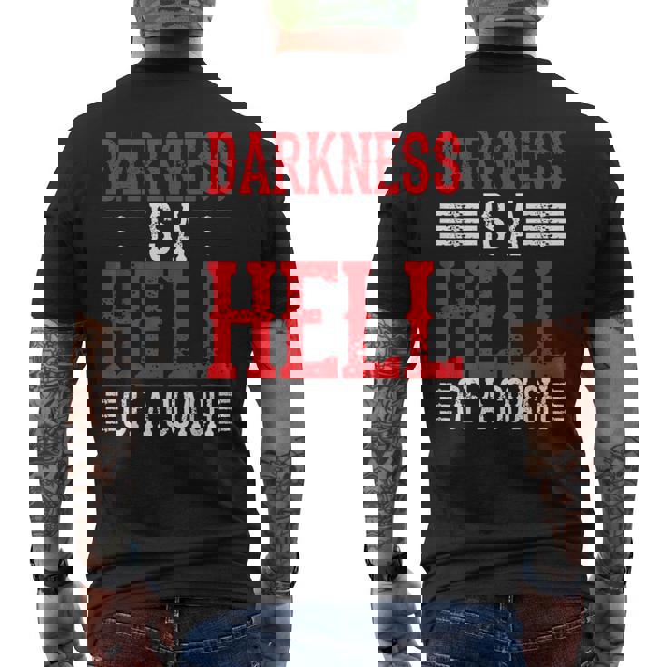 Darkness Is A Hell Of A Coach やる気を引き出す考え方 メンズTシャツ バックプリント