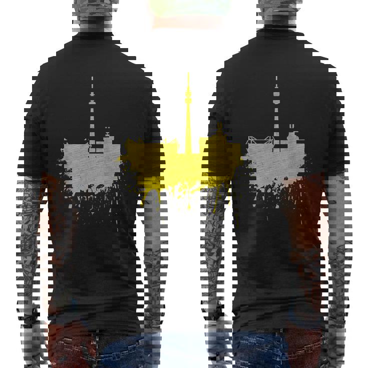 Dortmundkyline ドルトムントのスカイライン 黄色い絵 ドルトムント好きにはたまらないファンアート メンズTシャツ バックプリント