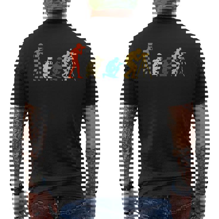 Evolution フォトグラファー カメラ 進歩 歴史 レトロ レンズ メンズTシャツ バックプリント
