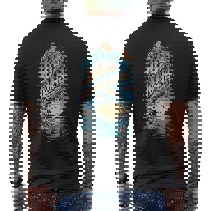 Fly-Nomenal 釣り竿とルアーグラフィック メンズTシャツ バックプリント