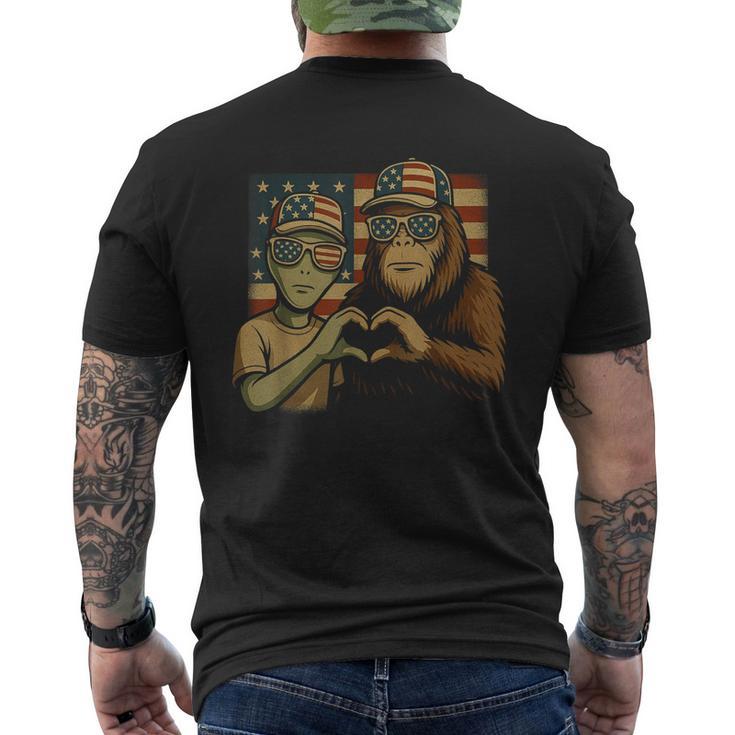 Bigfoot Sasquatch Alien Lovefest Love Hand Sign 0Ltd4v Men's T