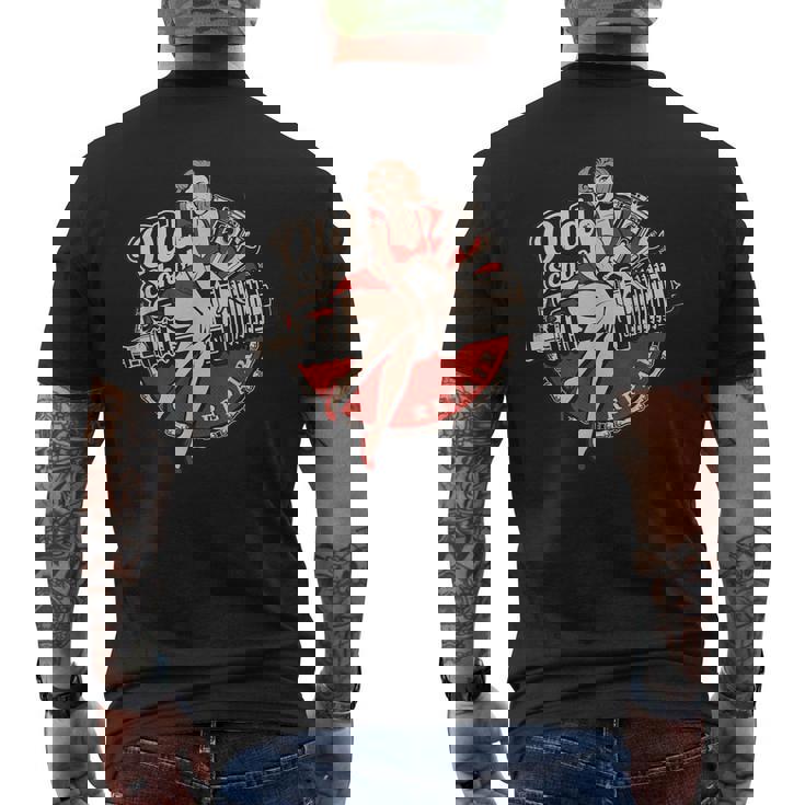 Hot Rod レトロ ヴィンテージ ヴィンテージ 車 ロカビリー オールドスクール メンズTシャツ バックプリント