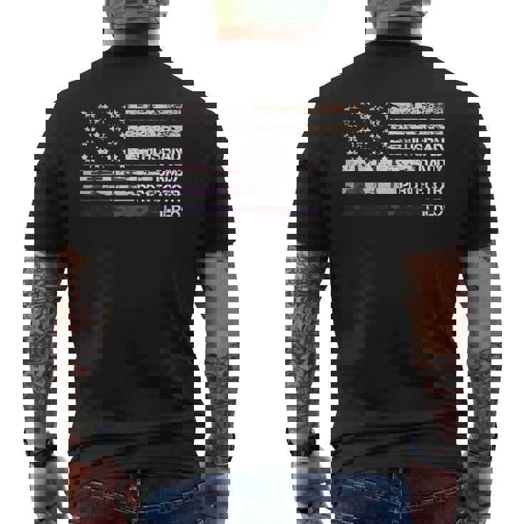 Husband Daddy Protector Hero American Flag Cool Dad メンズTシャツ バックプリント