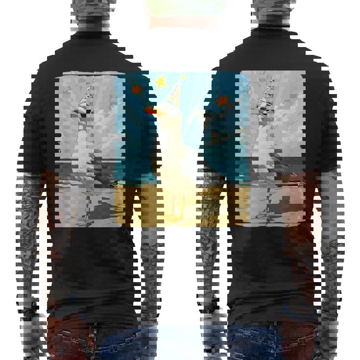 Jolie Mouette Avec Chapeau De Fête Pour Faire La Fête Des Mouettes T-shirt imprimé au dos