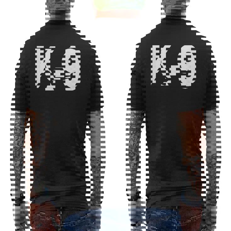 K9 ジャーマンシェパード ロゴデザイン K-9 退役軍人の日 メンズTシャツ バックプリント