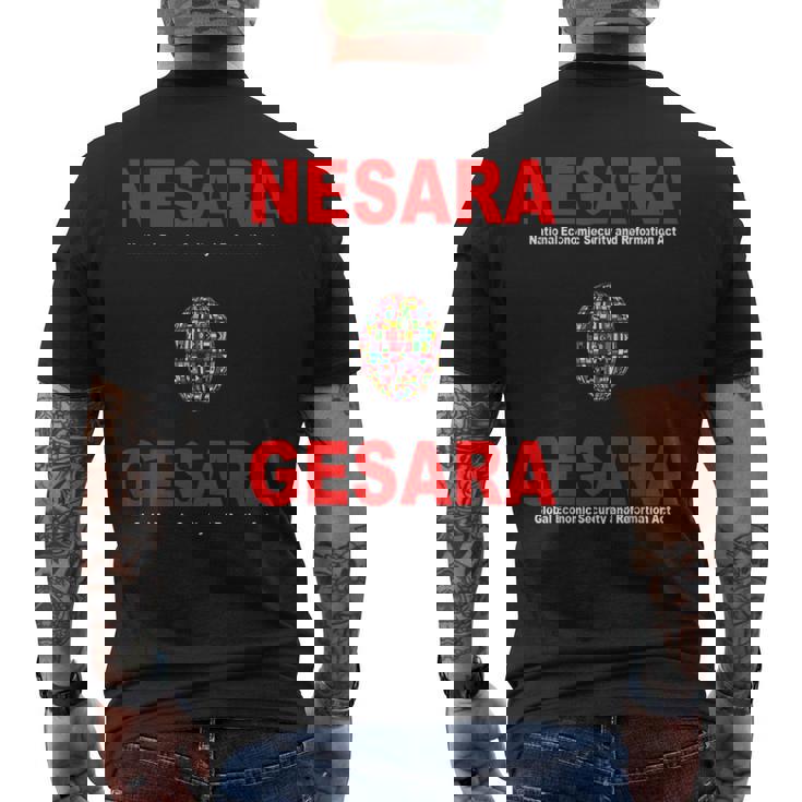 Nesara Gesara、赤い文字。 メンズTシャツ バックプリント