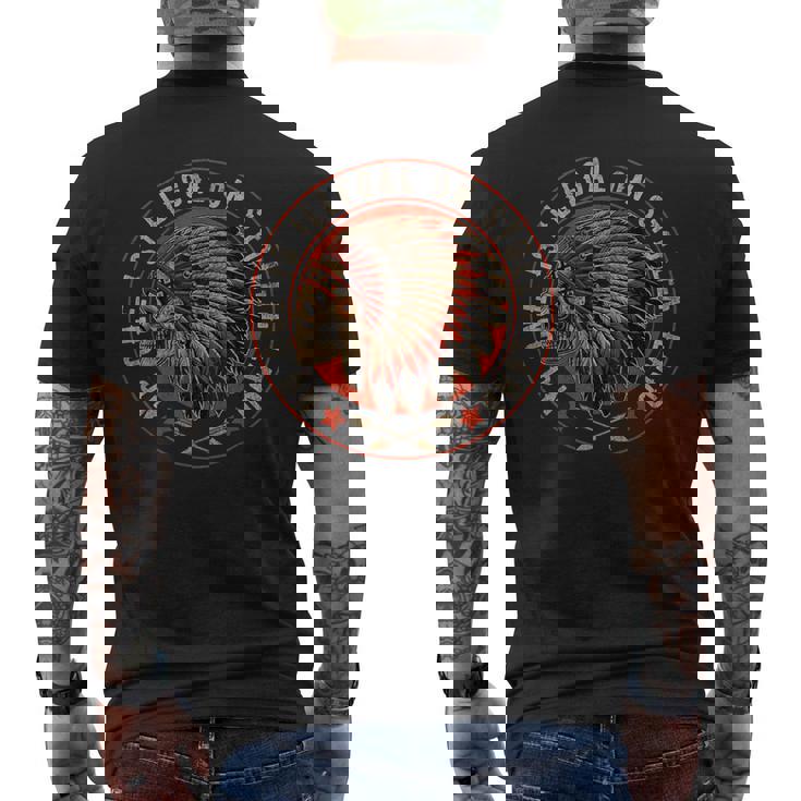 No One Is Illegal Ontolen Land 先住民移民 メンズTシャツ バックプリント