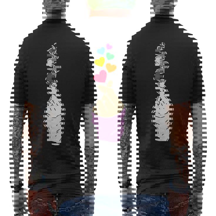Pride レズビアン ゲイバイセクシャル トランスジェンダー 指 ハート付き メンズTシャツ バックプリント