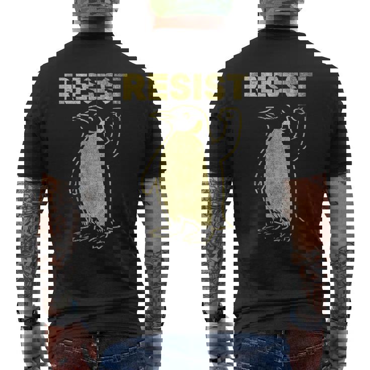 Resist Penguin Resist The Penguin Tariffs T-Shirt mit Rückendruck