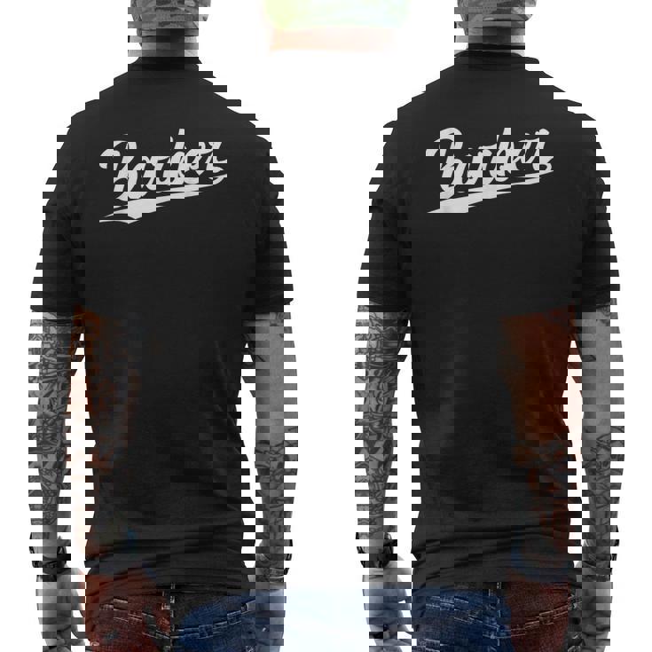 Retrowoosh Job Title Barber メンズTシャツ バックプリント