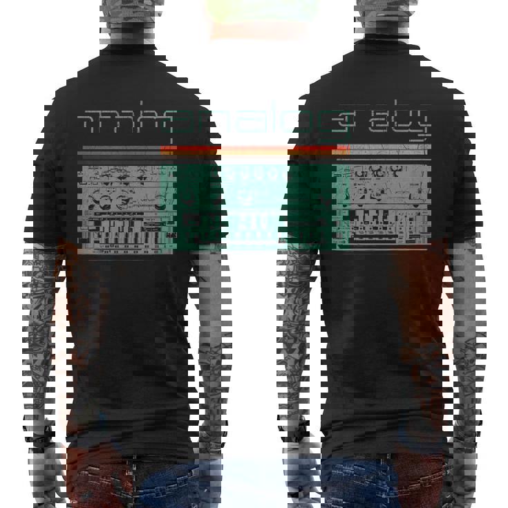 Synthesizer アナログシンセテクノ酸djプロデューサー ビンテージ メンズTシャツ バックプリント