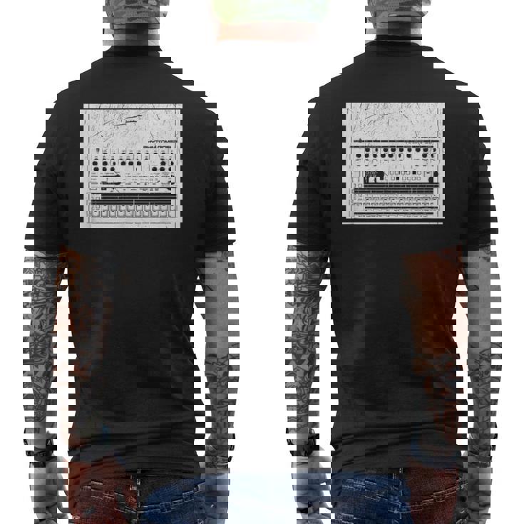 Synthesizer アナログシンセドラムマシン コンピューターヴィンテージオタク メンズTシャツ バックプリント