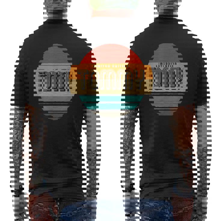 Tommy 名称 レトロ・ヴィンテージ・サンセット 限定版 メンズTシャツ バックプリント