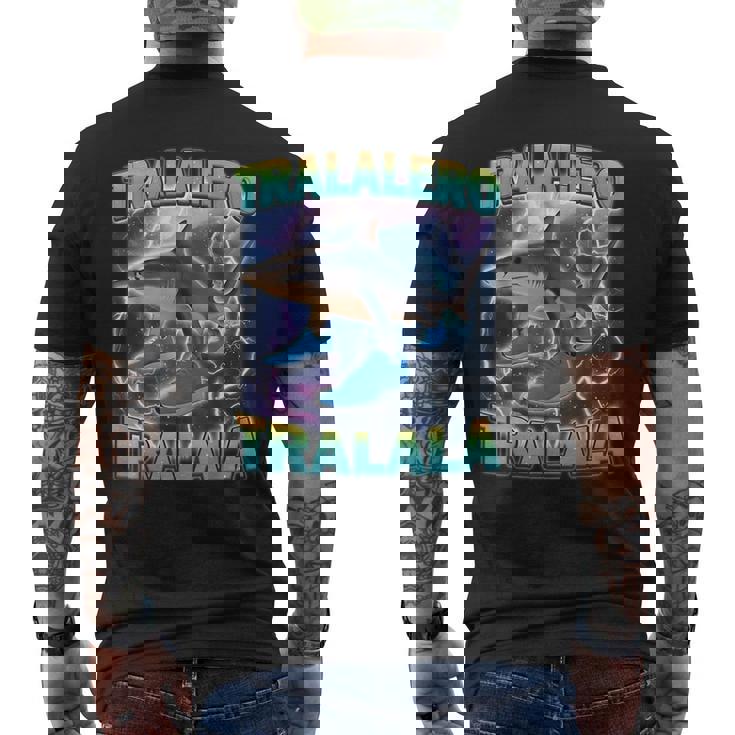 Tralalero Tralala 面白いサメ 靴付き ミーム メンズTシャツ バックプリント