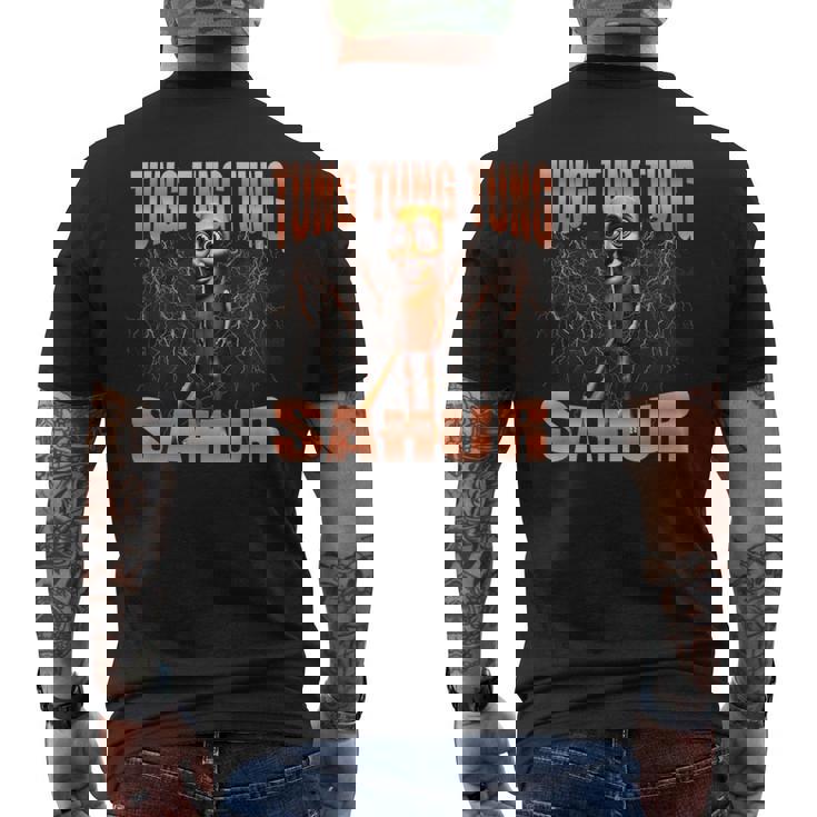 Tung Tung Tungahur 海賊版ブレインロットイタリアンブレインロットミーム メンズTシャツ バックプリント