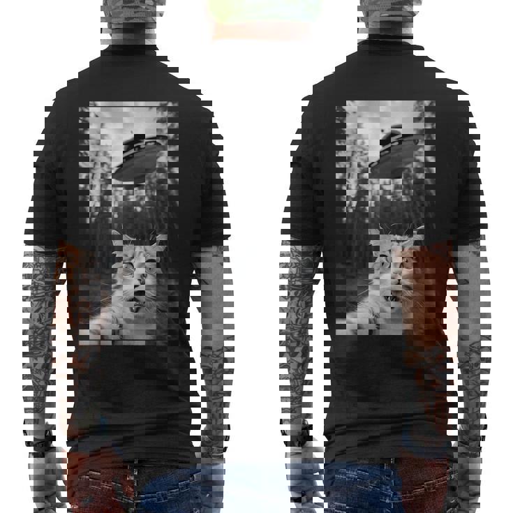 Ufoエイリアンと面白い猫の自撮り。 メンズTシャツ バックプリント