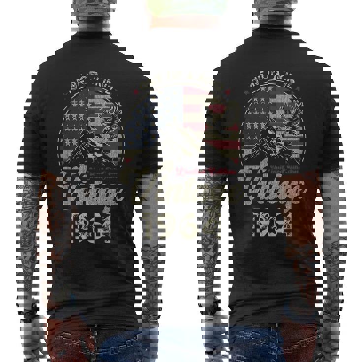 Vintage 1964 愛国的なイーグル、61歳の誕生日、アメリカ国旗 メンズTシャツ バックプリント