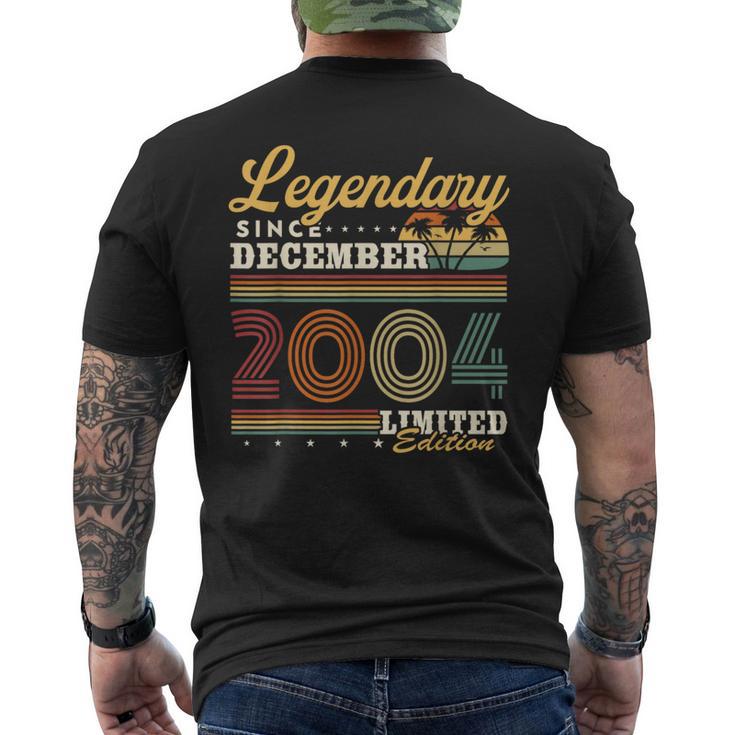 Vintage Cadeau Anniversaire 20 Ans Nés En Décembre 2004 T-shirt imprimé au dos