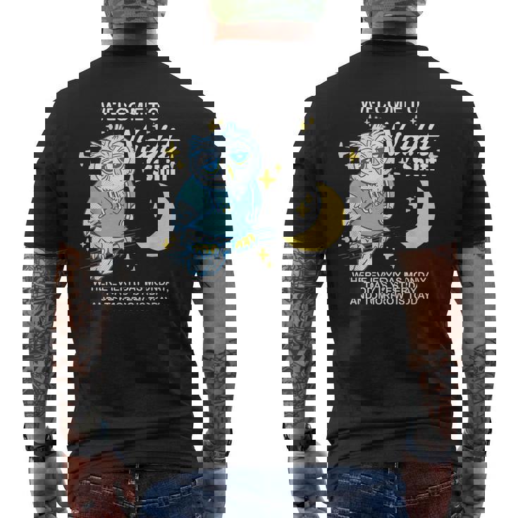 Willkommen Zur Nacht Arbeit Wo Jeder Tag Ein Monday Ist メンズTシャツ バックプリント