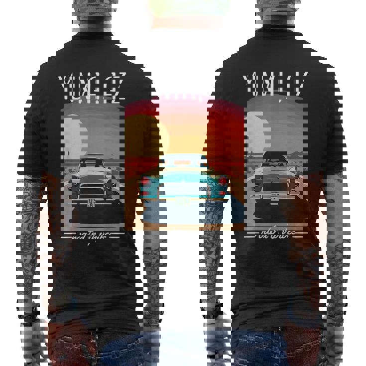 Yuma Az レトロハイウェイ ノスタルジック ヴィンテージカーデザイン メンズTシャツ バックプリント