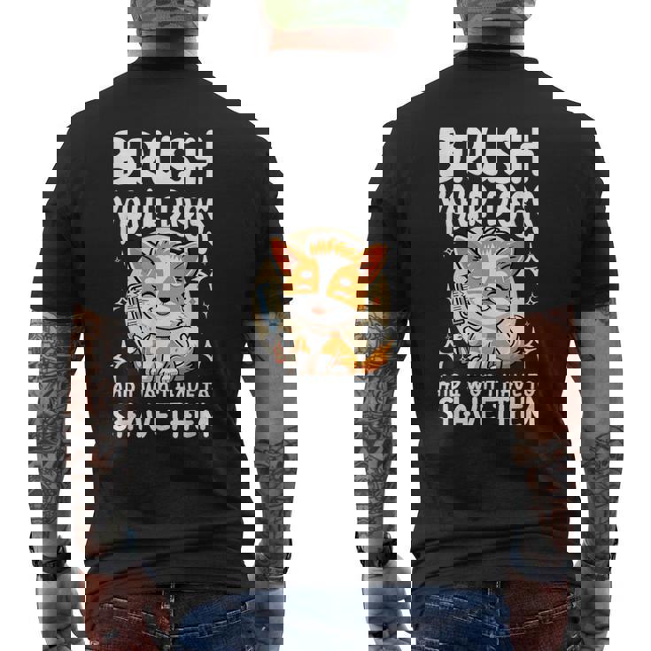 あなたの犬をブラッシングして、私はそれらを剃る必要はありません メンズTシャツ バックプリント