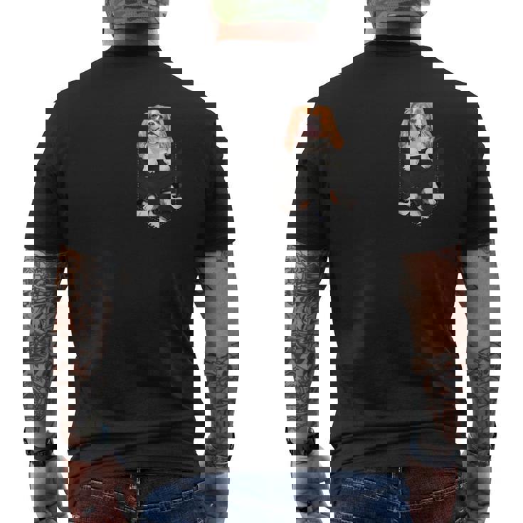 おかしなキャバリア王チャールズ・スパニエルがあなたのポケットに。 メンズTシャツ バックプリント