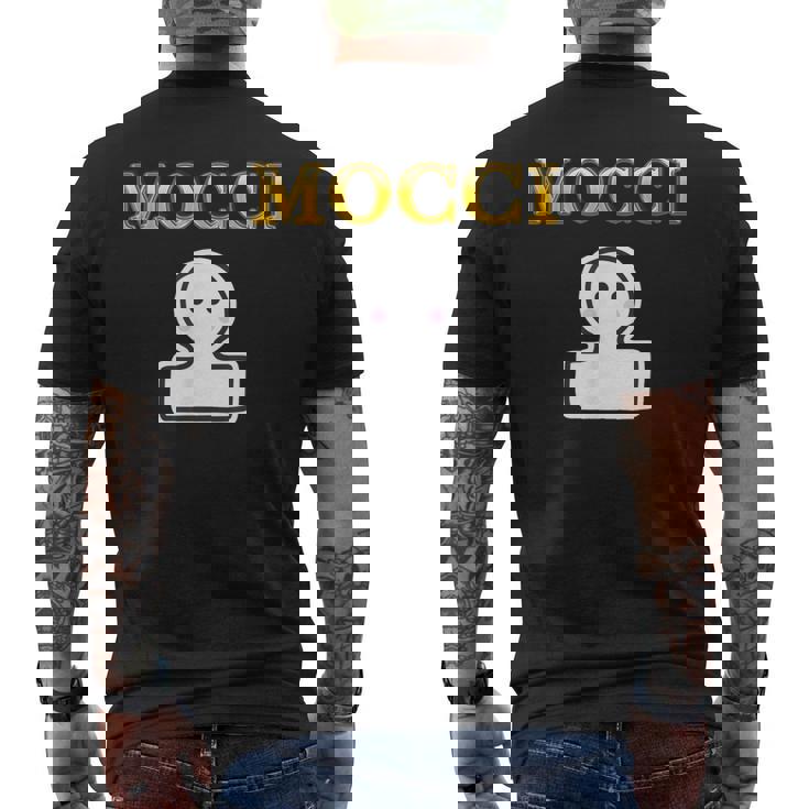 おもち Mocci 餅『おやつ ポップ』ブランド ロゴ パロディ お菓子 おやつ 面白い かわいい メンズTシャツ バックプリント