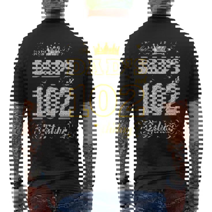 お父さんの102歳の誕生日 102歳 父の誕生日 メンズTシャツ バックプリント