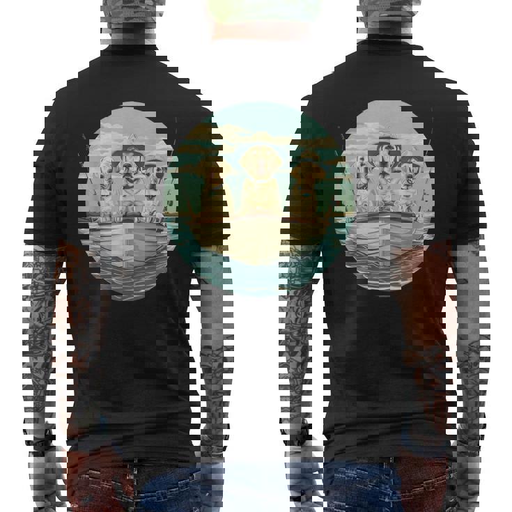 かわいい イエロー ラブラドールレトリバー 犬 釣り ボート 湖 犬 メンズTシャツ バックプリント