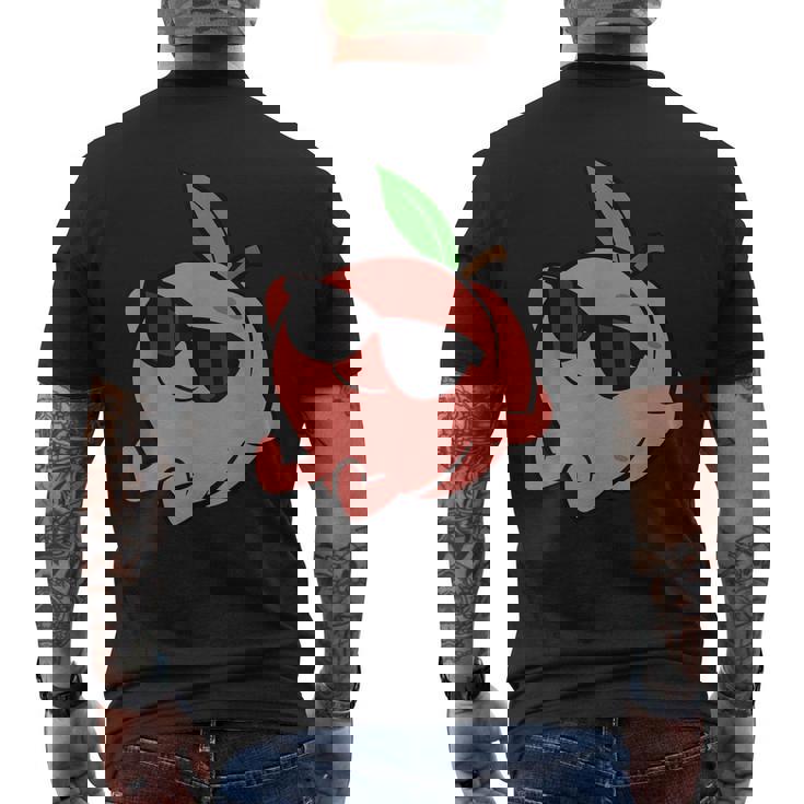 かわいい 桃 フルーツ リラックス のんびりピーチ メンズTシャツ バックプリント