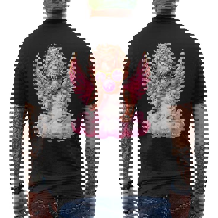 かわいいキューピッド吹くバブルガムサングラスバレンタインデー。 メンズTシャツ バックプリント