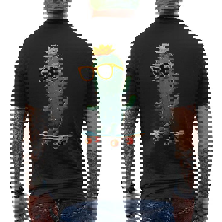 かわいいサボテン スケートボード カッコいい サボテン メンズTシャツ バックプリント