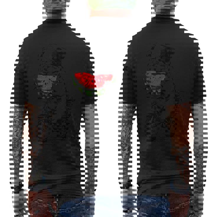 かわいいブルドッグが自転車に乗ってスイカを食べる 誕生日 メンズTシャツ バックプリント