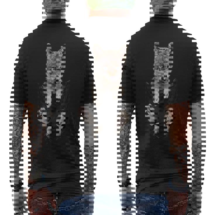 かわいい毛皮のような茶色のオオカミのポケット メンズTシャツ バックプリント