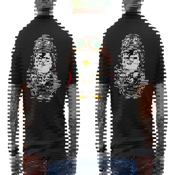 かわいい空飛ぶペンギン パイロット ヘルメット 飛行機 航空機 航空機 メンズTシャツ バックプリント