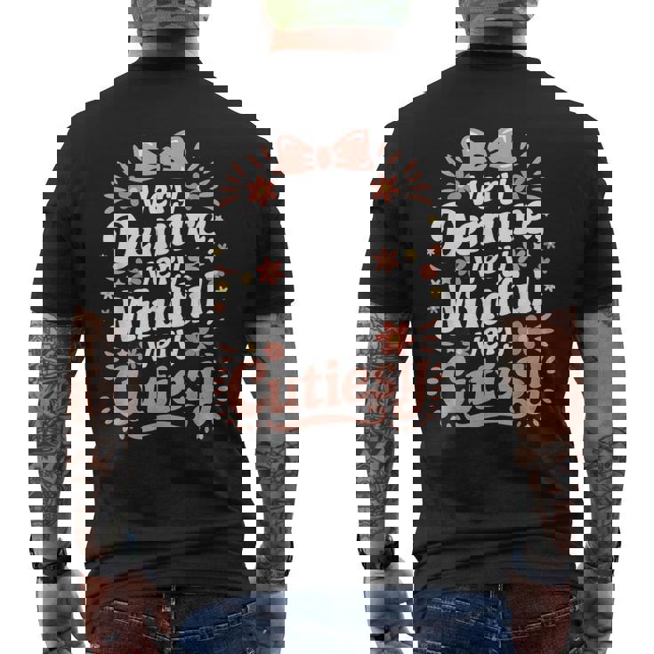 かわい子ちゃんの服はとても控えめで、とてもマインドフルで、とてもかわいいです。 メンズTシャツ バックプリント