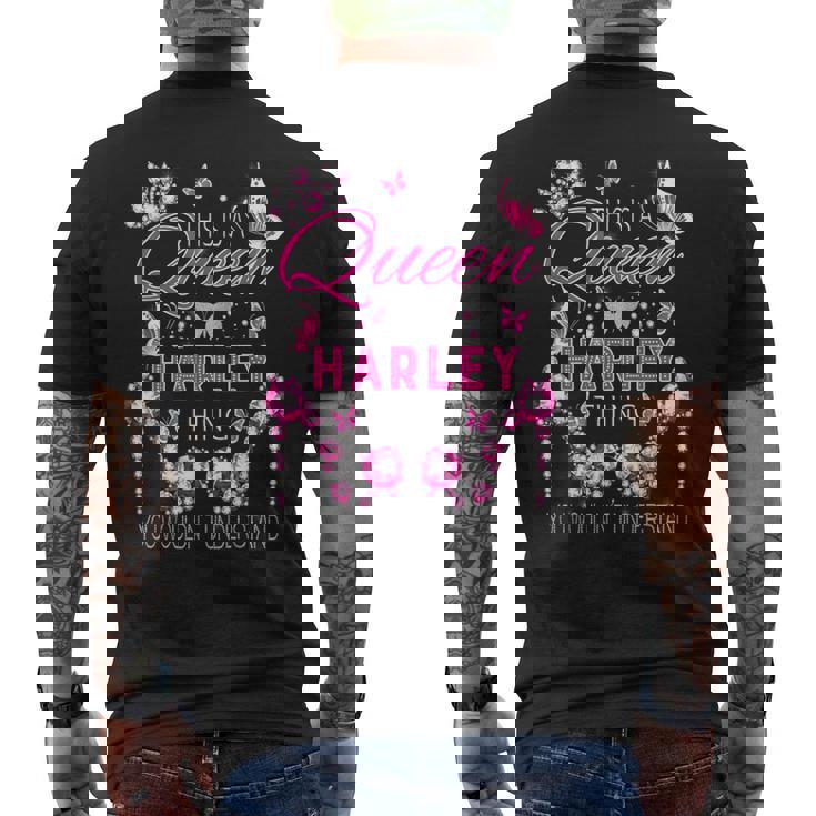 これはハーレーダビッドソンの女王の名前入り誕生日です。 メンズTシャツ バックプリント