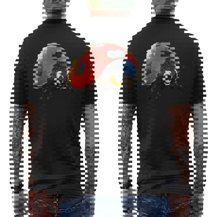 てんとう虫 てんとう虫 愛 昆虫 甲虫 甘い てんとう虫 メンズTシャツ バックプリント