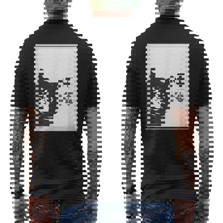 ねこさん Neko ハチワレ『まどの なか から』【どうぶつフレンズ】フキゲンネコ 猫 顔 窓 イラスト メンズTシャツ バックプリント