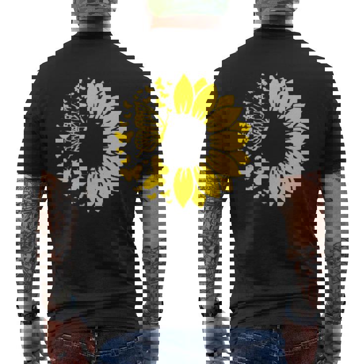 ひまわりと蝶のシルエット、自然の調和。 メンズTシャツ バックプリント