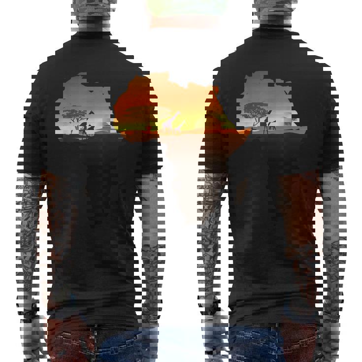 アフリカ キリン サバンナ サンライズ タンザニア ケニア アフリカ メンズTシャツ バックプリント