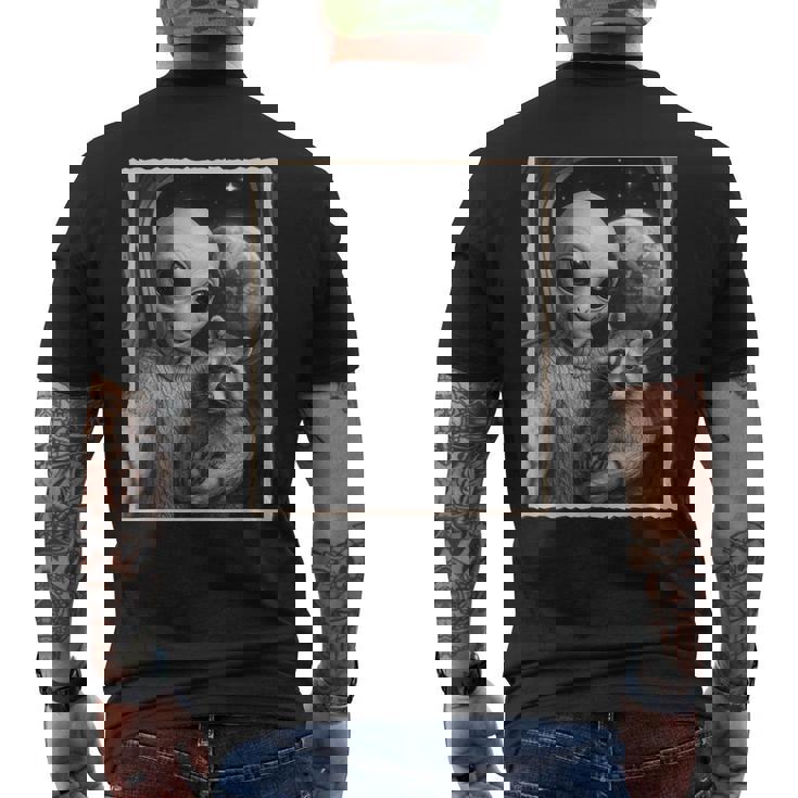 アライグマとエイリアンセルフィー、Ufo&地球写真、面白いエイリアン メンズTシャツ バックプリント