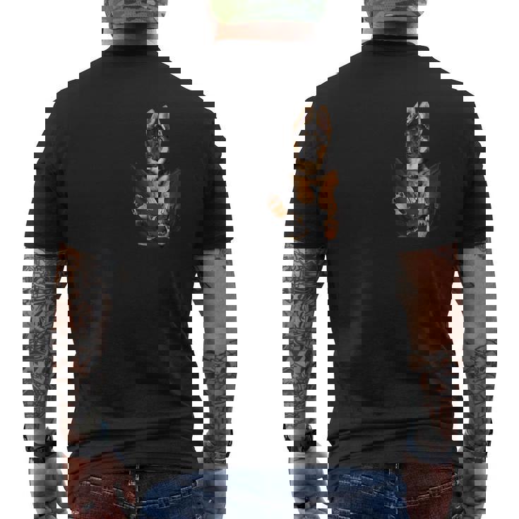 アルザス愛好家のためのポケットに入った面白いジャーマンシェパード メンズTシャツ バックプリント