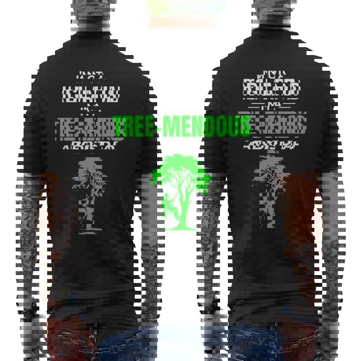 アーボリスト ダッドツリー愛好家 樹芸樹外科医クライマー メンズTシャツ バックプリント