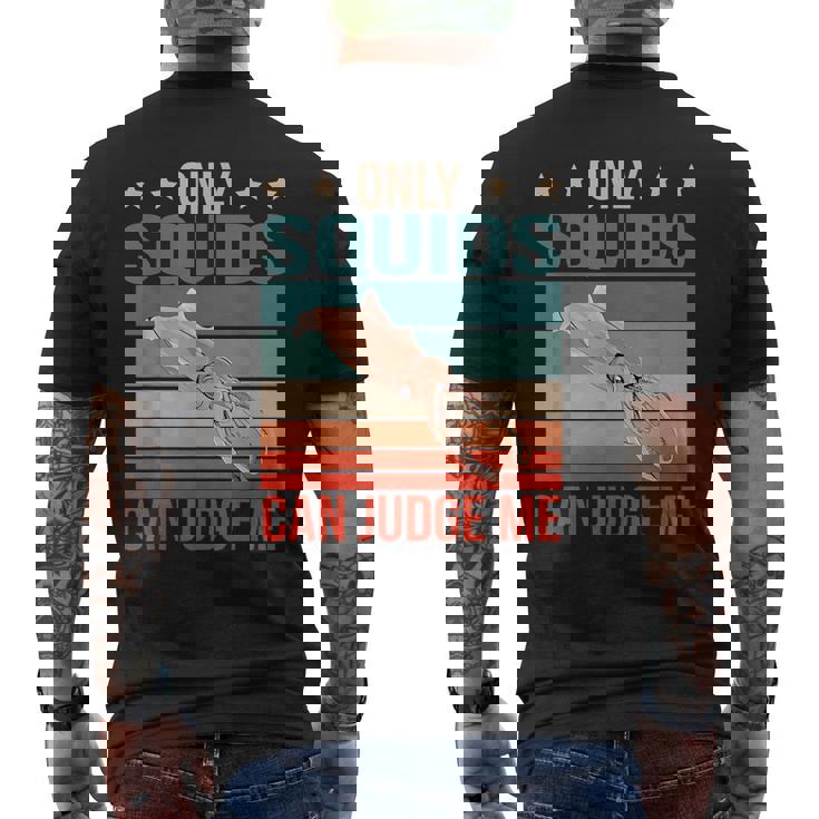 イカは私を判断できる 烏賊 イカ メンズTシャツ バックプリント