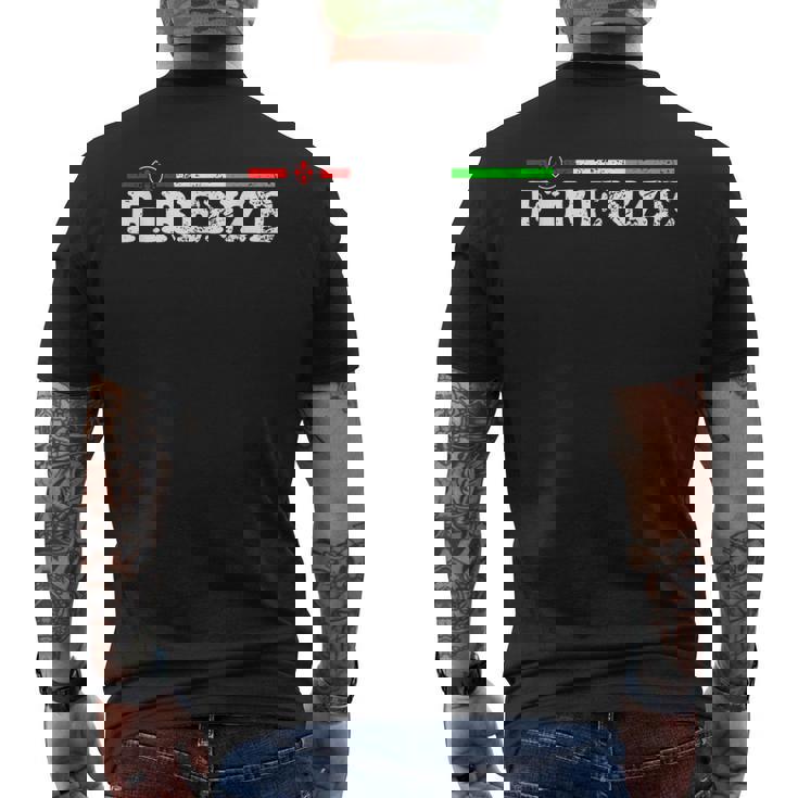 イタリア、フィレンツェのお土産、トリコロールとイタリアの国旗。 メンズTシャツ バックプリント