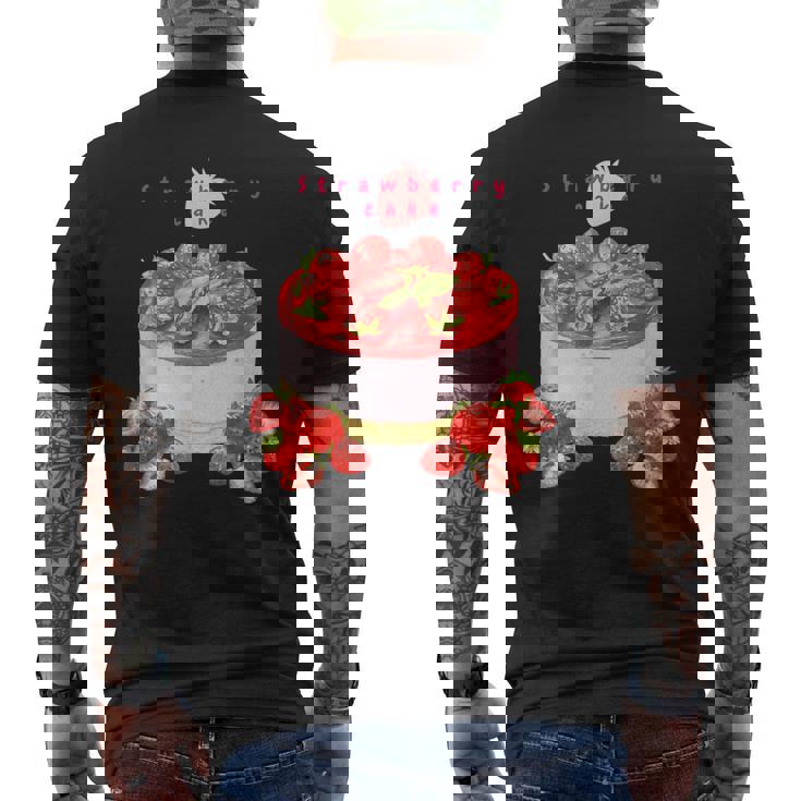 イチゴケーキ スイーツ デザート かわいい 春 パティシエ、普段着、いちご狩り、いちご、ストロベリー、お菓子 メンズTシャツ バックプリント