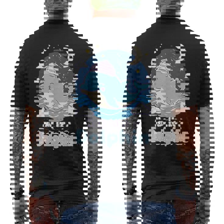 イルカのような昼寝 可愛い眠りイルカ メンズTシャツ バックプリント