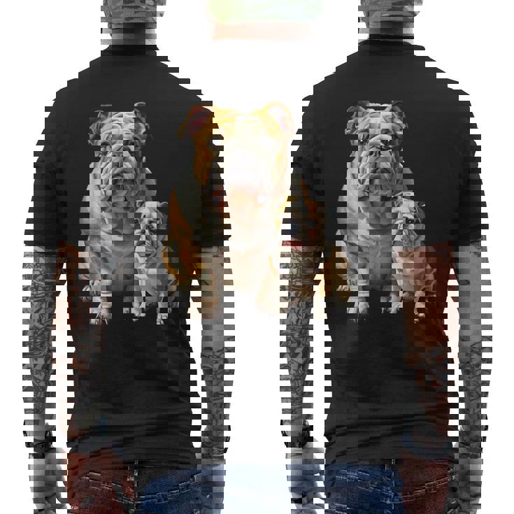 イングリッシュブルドッグの子犬とイングリッシュブルドッグ メンズTシャツ バックプリント