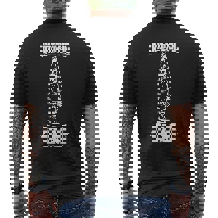 メンズ ウインドサーフィンの父 ウインドサーフィンの愛好家 ボードセイリング メンズTシャツ バックプリント